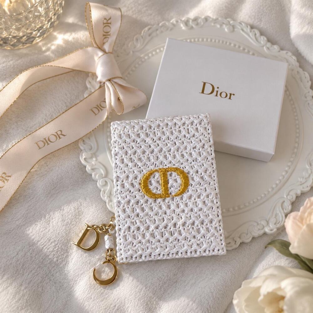 Dior beaute white woven compact